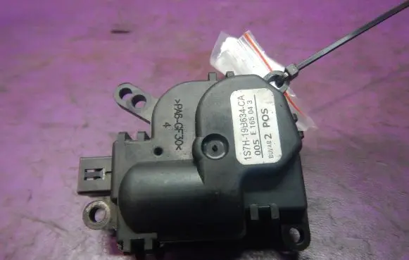 Ford Fiesta A/C air flow flap actuator/motor 1S7H19B634CA