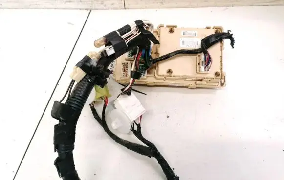 Toyota Avensis T250 Fuse box set 82641CA030F 82641-CA030-F