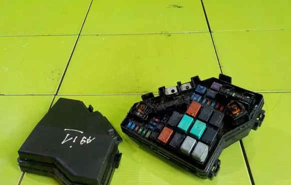 Honda Civic Fuse box set BEZPIECZNIKOW 50T SNDJ112