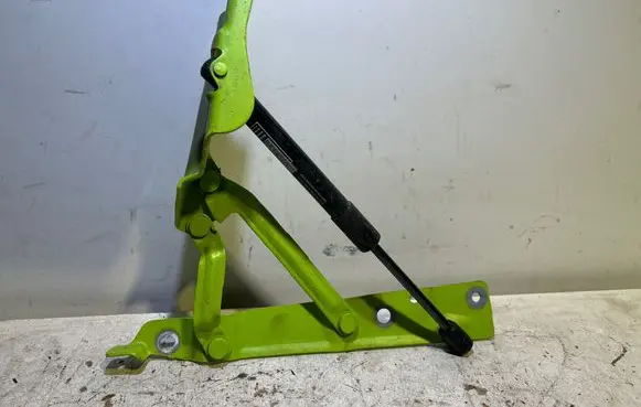 Dodge Challenger Tailgate/trunk/boot hinge A0315