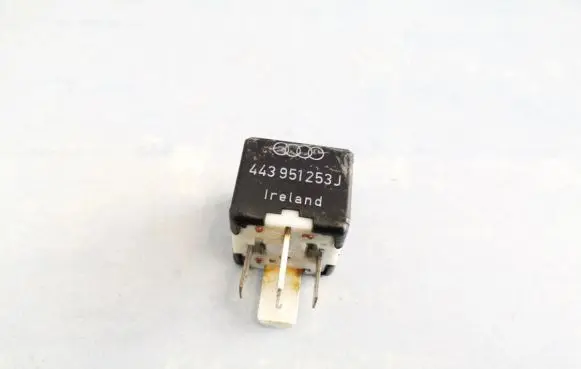 Audi A4 S4 B5 8D Other relay 443951253j