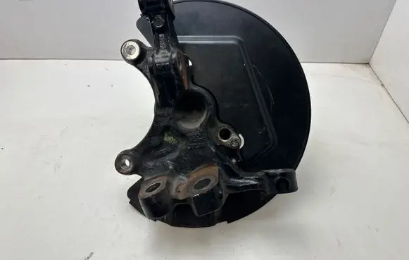 Ford Mustang VI Front wheel hub FR3C3108A