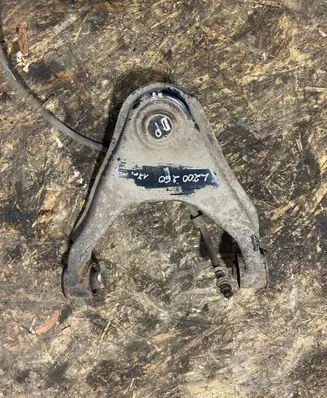 Mitsubishi L200 Front upper control arm/wishbone 