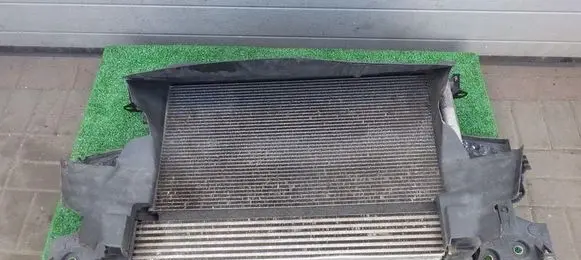 Renault Megane III Radiator support slam panel