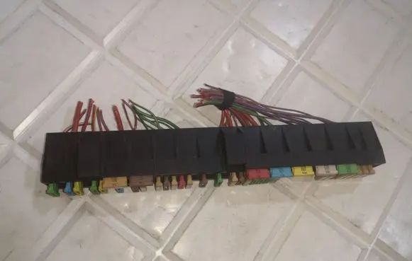 BMW 5 E39 Fuse module 61138366570 14397