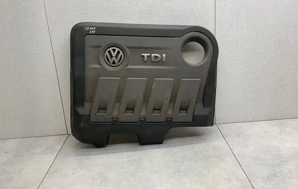Volkswagen Tiguan Engine cover (trim) 03L103925R