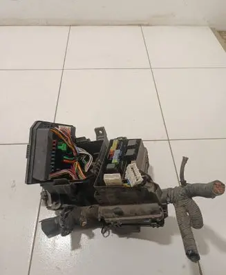 Nissan Qashqai Fuse module E00019724 GF20MD10 24383BB50A