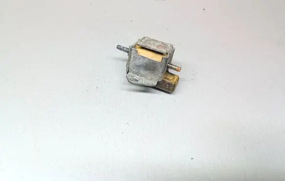 Opel Vectra B Valve vacuum 52762701 99T1123