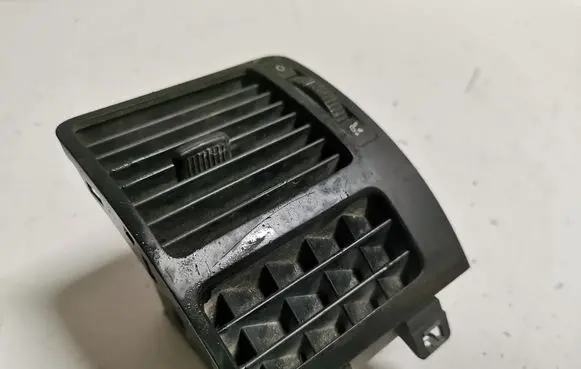Volkswagen Touran I Dash center air vent grill 1J1823533C