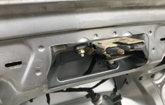 Audi A4 S4 B6 8E 8H Tailgate/trunk/boot lock/catch/latch
