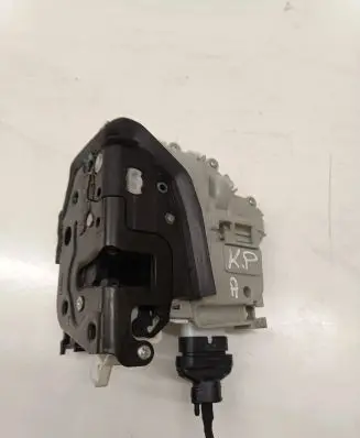 Audi Q2 - Front door lock