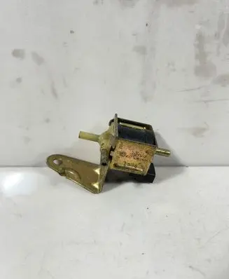 Audi A6 S6 C5 4B Vacuum valve 437906283A 1696