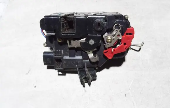 Audi A4 S4 B6 8E 8H Rear door lock 8E0839015C