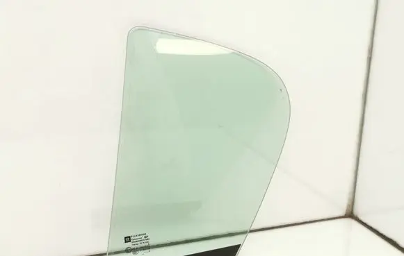 Opel Vectra C Rear vent window glass 