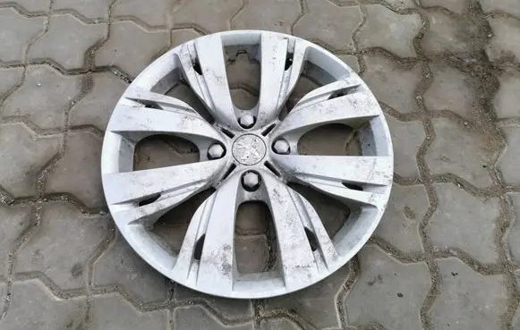 Peugeot 2008 I R15 wheel hub/cap/trim 9673846377 9673846677