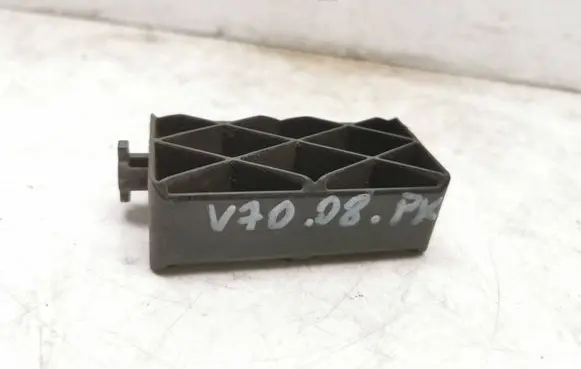 Volvo V70 Radiator mount bracket
