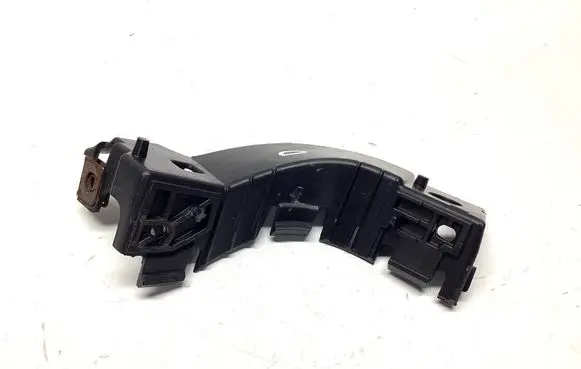 Front bumper mounting bracket