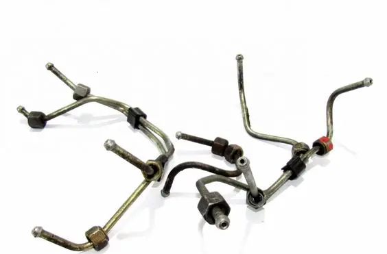 Fuel injector supply line/pipe