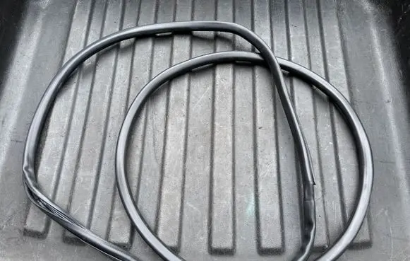 Front door rubber seal