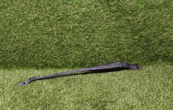 Chevrolet Cruze II Front wiper blade arm 13466308