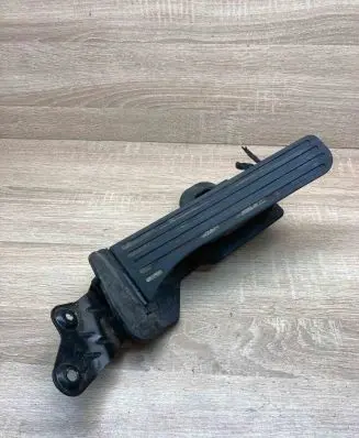 Volkswagen PASSAT B6 Accelerator throttle pedal 1K2721503M 6PV00874500