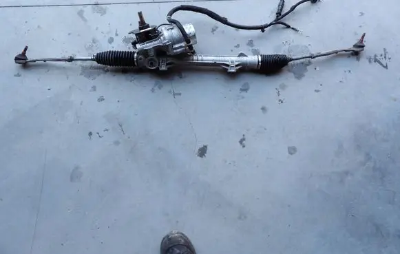 Peugeot 208 Steering rack 6700003305