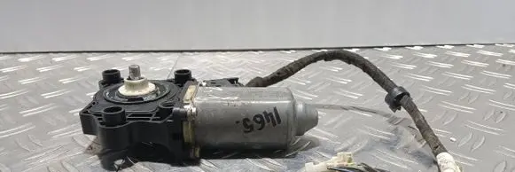 Mercedes-Benz C W203 Front door window regulator motor 119650-105