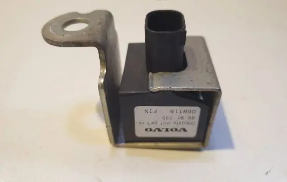 Volvo XC70 Airbag deployment crash/impact sensor 8691735 8691736