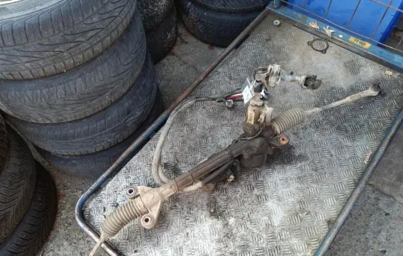 Subaru Forester SF Steering rack