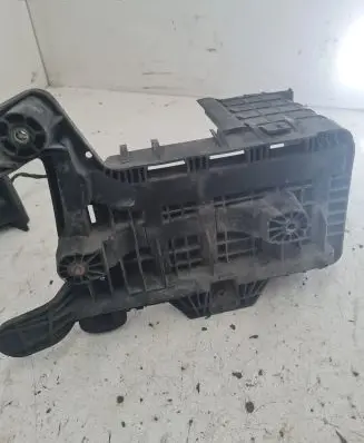Volkswagen Touran I Battery tray 1K0915333B