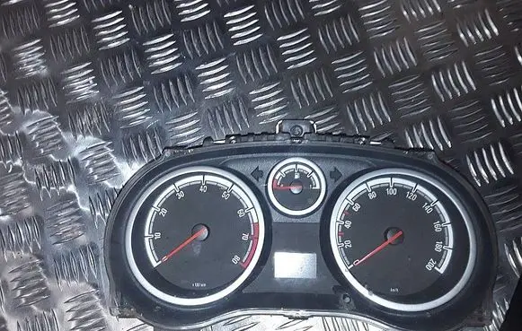 Opel Corsa D Speedometer (instrument cluster) 1303304 1344277ll