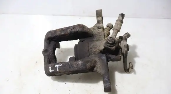 Opel Zafira C Rear brake caliper