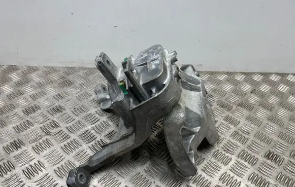 Mercedes-Benz CLA C118 X118 Engine mount bracket A2472402800