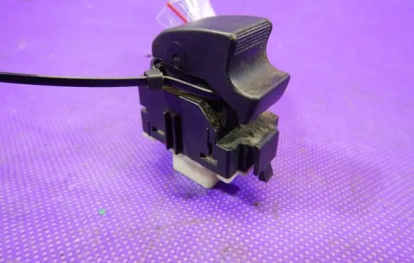 Toyota Avensis T250 Quarter vent window switch 84810-05050