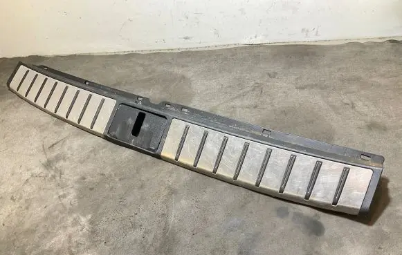 Trunk/boot sill cover protection