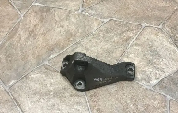 BMW 1 E81 E87 Fuel pump bracket 7804376