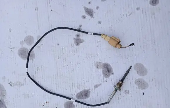 Volkswagen Golf VII Exhaust gas temperature sensor 05L906088AK