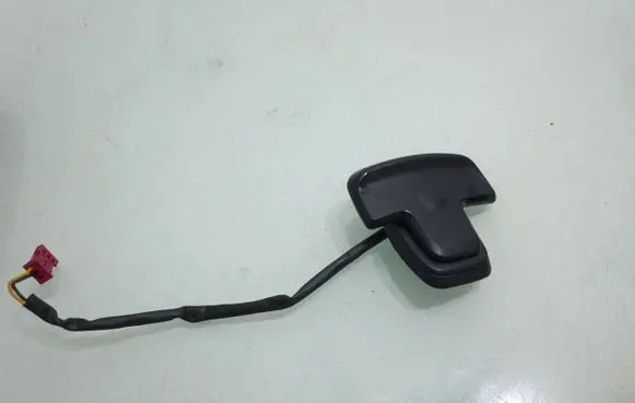 Mercedes-Benz GL X164 Steering wheel buttons/switches A2048703358