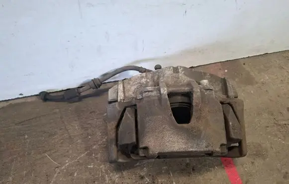 Volvo V60 Front brake caliper 946