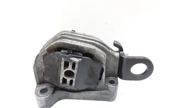 Volvo S60 Engine mount bracket