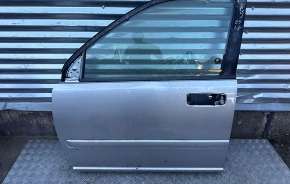 Nissan X-Trail T30 Front door