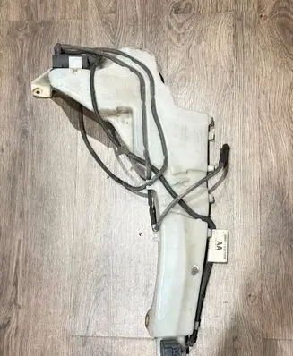 Ford Focus Windshield washer fluid reservoir/tank 4M5113K163