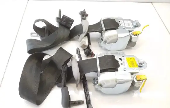 Hyundai i40 Front seatbelt 888103Z000 888203Z000
