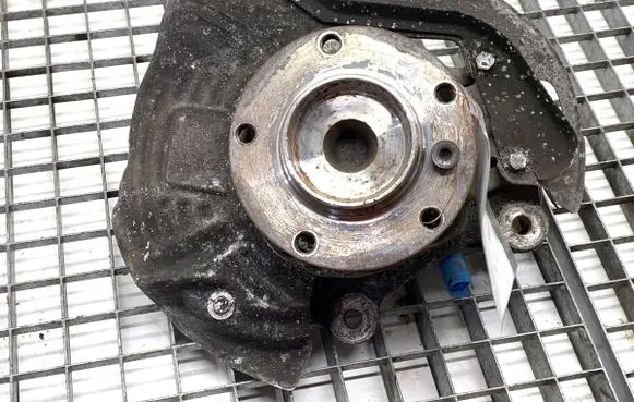 BMW 5 E39 Front wheel hub spindle knuckle 