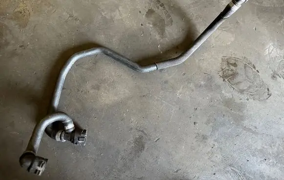BMW 7 F01 F02 F03 F04 Engine coolant pipe/hose 17128512418 14837810