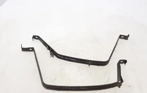 Fuel tank mounting bracket