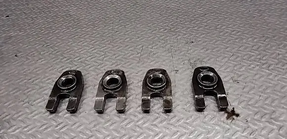 Renault Clio III Fuel Injector clamp holder