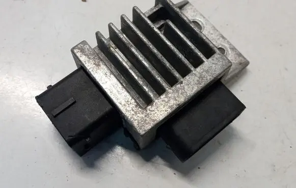 Renault Master III Glow plug pre-heat relay 271203982R