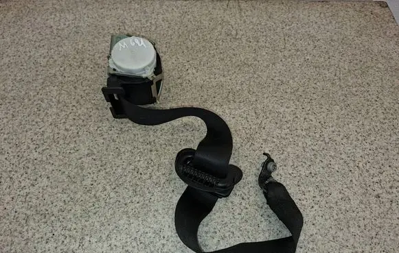 BMW 1 F20 F21 Front seatbelt S2724330805 7243308