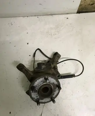 Toyota Corolla Verso AR10 Front wheel hub